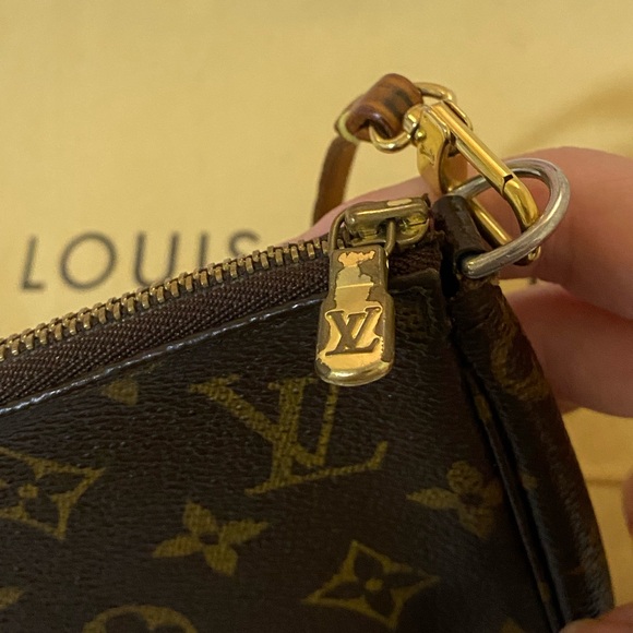 Vintage Louis Vuitton mini pochette - Picture 3 of 8